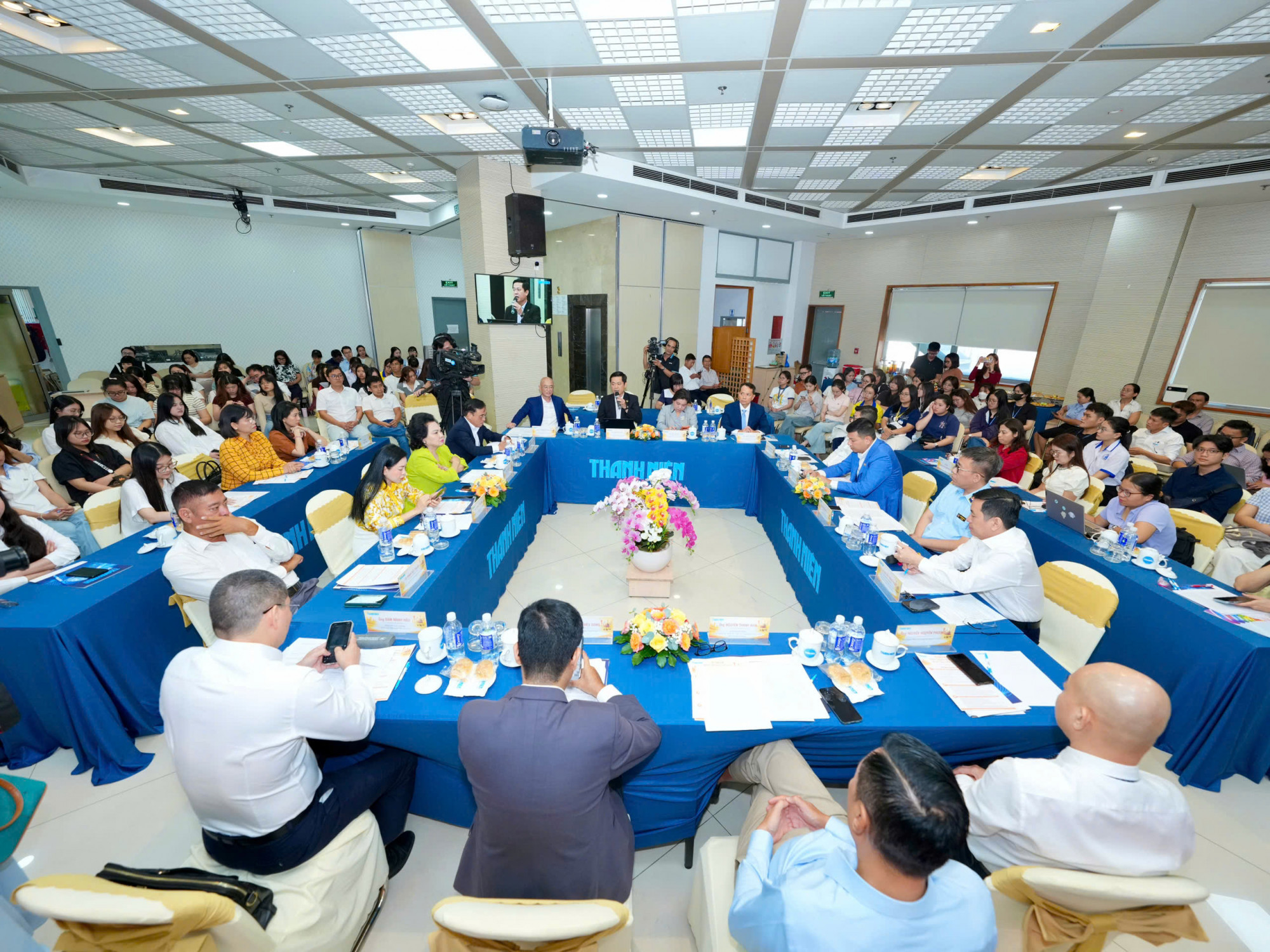 Các chuyên gia, doanh nghiệp và đại biểu tham dự hội thảo 