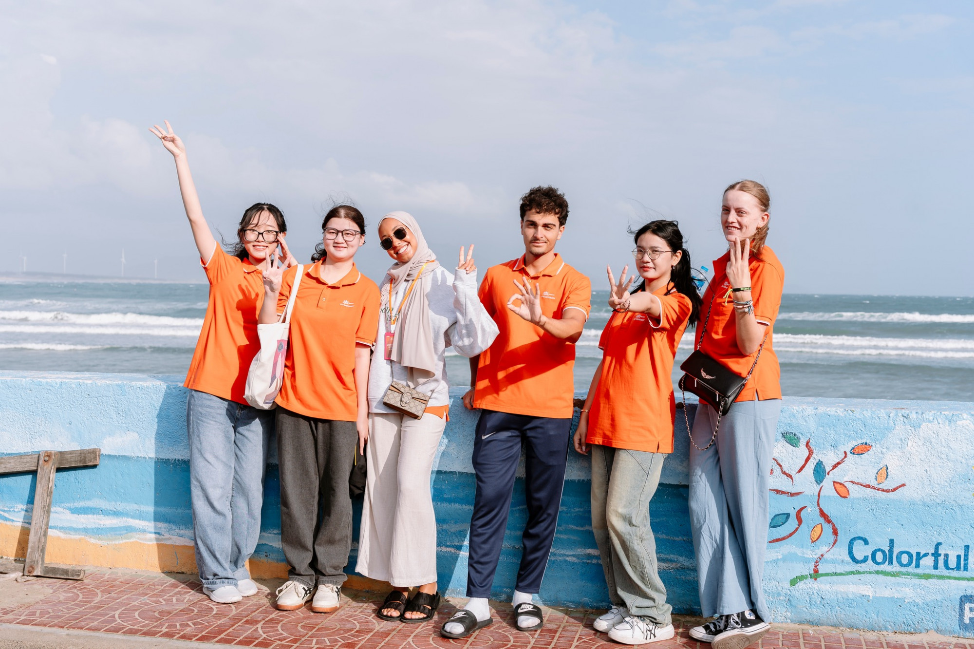 Sinh viên quốc tế của Trường đại học FPT khám phá văn hóa nước bản địa - Ảnh: FPTU