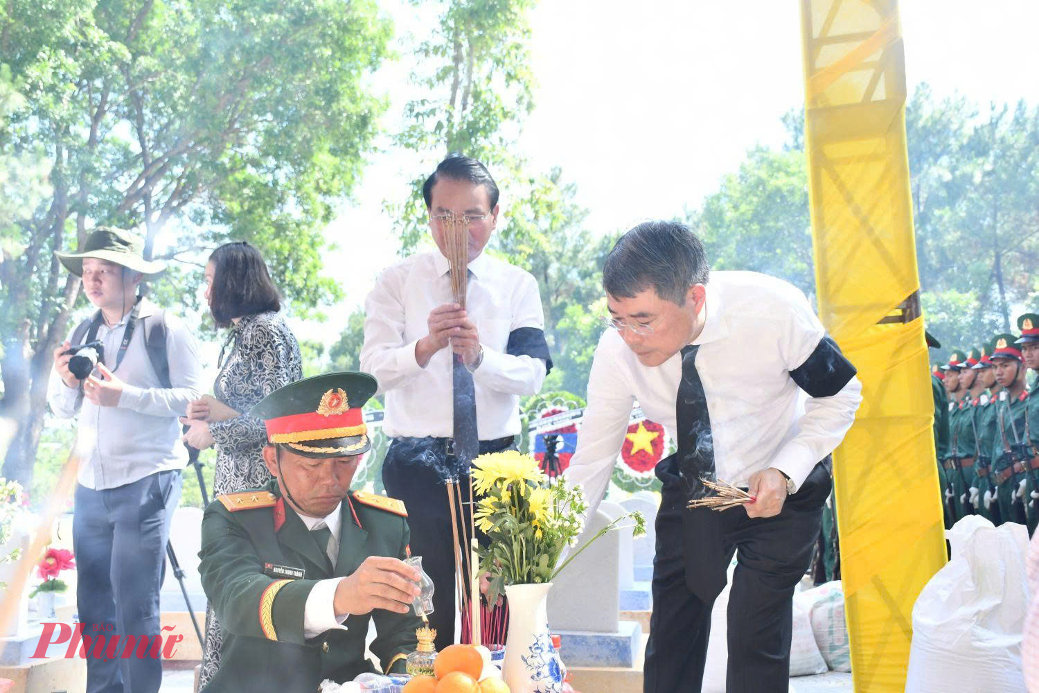 Thủ tướng Chính phủ Lê Minh Hưng dâng hương tuỏng nhớ các liệt sĩ