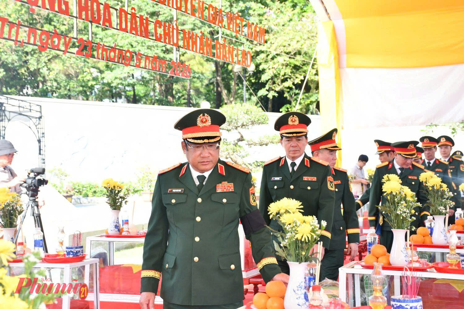 Các tướng lĩnh Bộ Quốc phòng làm lễ truy điệu, tiễn đưa các liệt sĩ