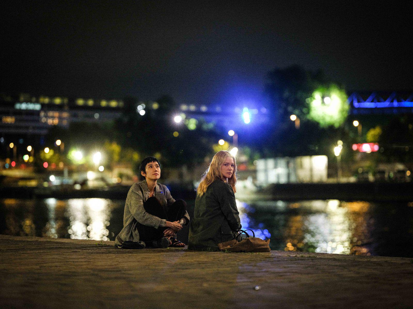 1.Tao Okamoto (trái) và Virginie Efira (phải) trong phim All of a sudden