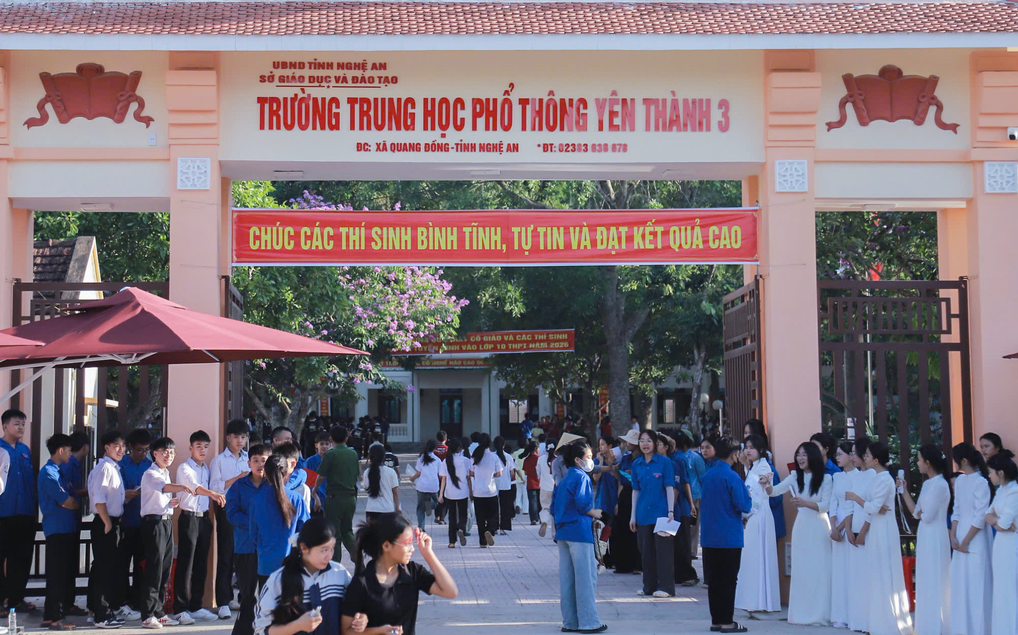 Thí sinh bắt đầu kỳ thi tuyển sinh lớp Mười ở Nghệ An với môn Ngữ văn sáng 25/5 - Ảnh: Khánh Trung