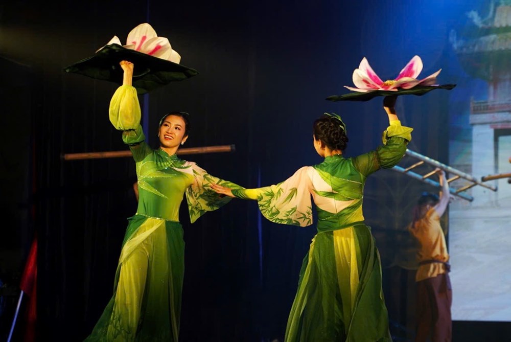 Một tiết mục trong chương trình biểu diễn của Liên đoàn Xiếc Việt Nam tại Tuân lễ. Ảnh: Báo Văn Hoá