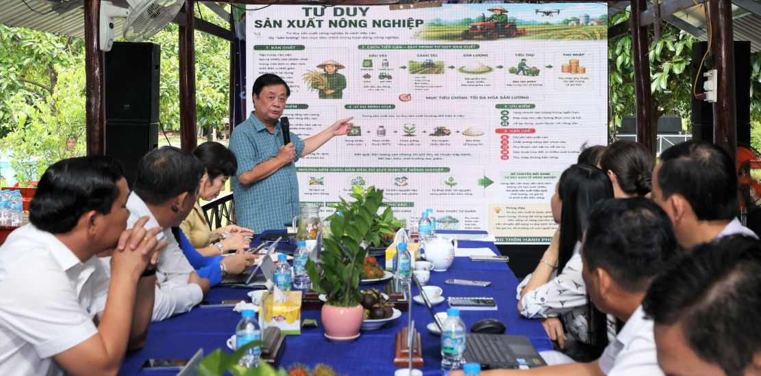 Ông Lê Minh Hoan - chia sẻ tại hội nghị với các đại biểu về chuyển đổi tư duy kinh tế nông nghiệp... Ảnh: CTV