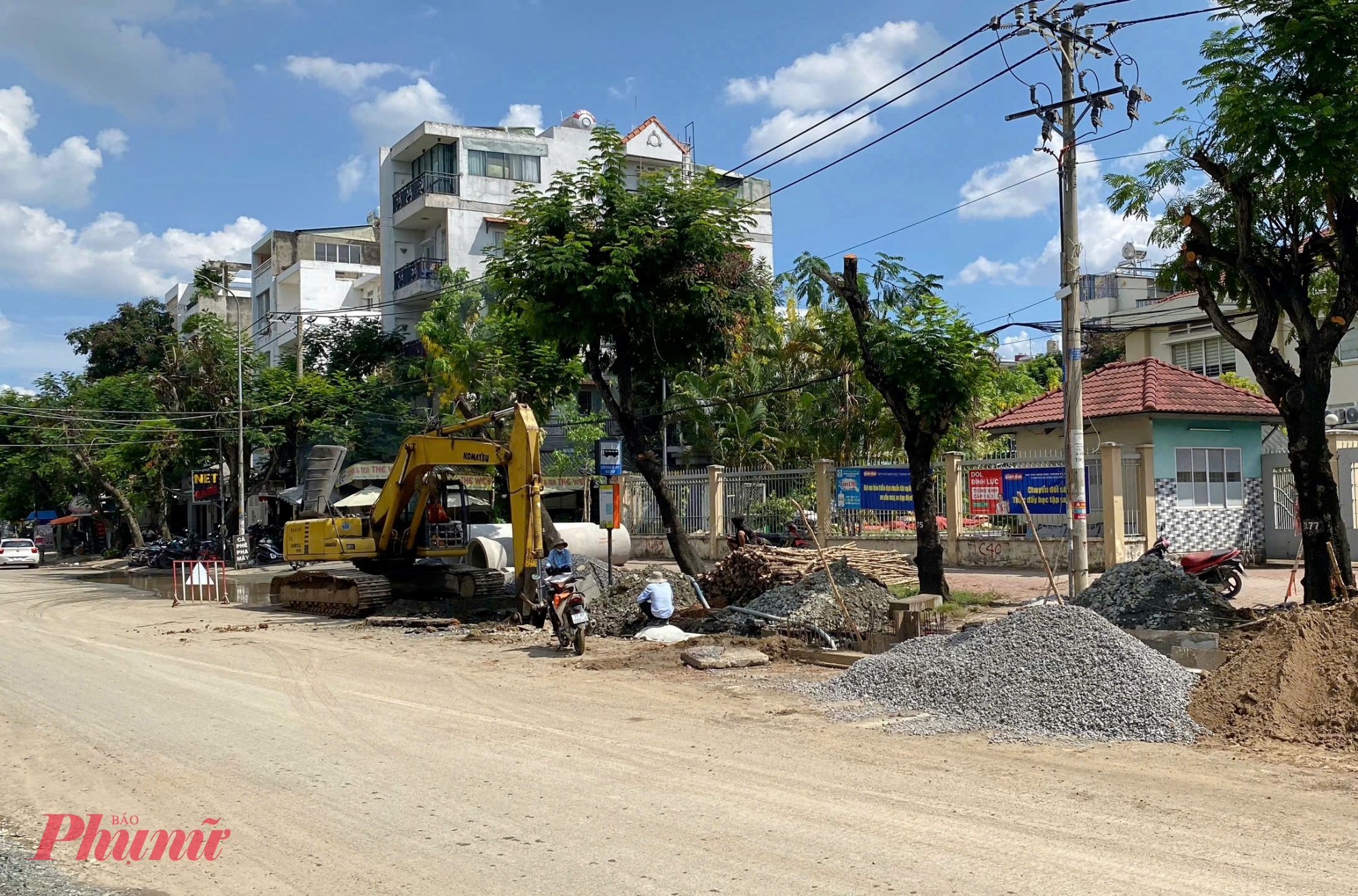Theo thiết kế, mặt đường sẽ được nâng cao do hiện trạng tuyến thấp hơn nhiều khu vực xung quanh, có nơi chênh lệch từ 1,1 - 1,3m. 