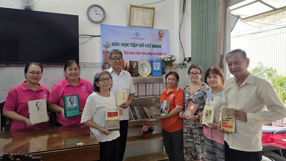  “Góc học tập Hồ Chí Minh” tại nhà chị Âu Thị Thiềm (dân tộc Hoa). Ảnh: CH