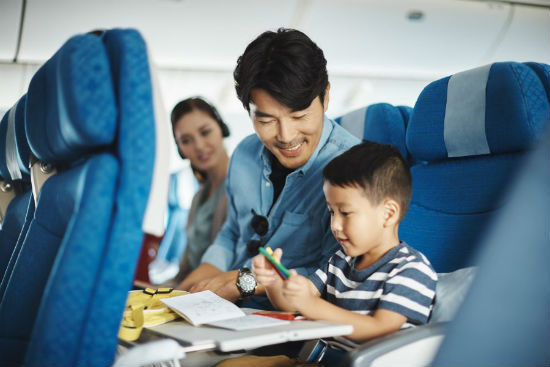 Khi cha mẹ gửi con cho người khác đưa đi du lịch cần phải chuẩn bị giấy ủy quyền - Ảnh minh họa: Shutterstock