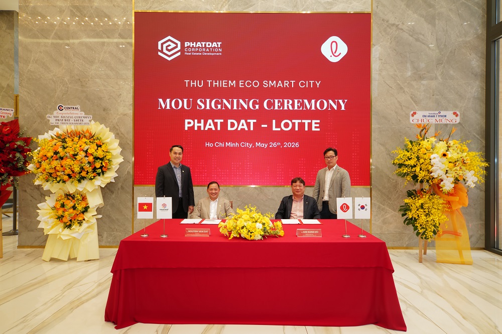 Ông Nguyễn Văn Đạt - Chủ tịch HĐQT Công ty cổ phần Phát triển Bất động sản Phát Đạt và ông Jung Sung Ho - Tổng giám đốc Công ty TNHH Lotte Properties HCMC trong buổi ký kết biên bản ghi nhớ hợp tác dự án Thu Thiem Eco Smart City - Ảnh: PDR
