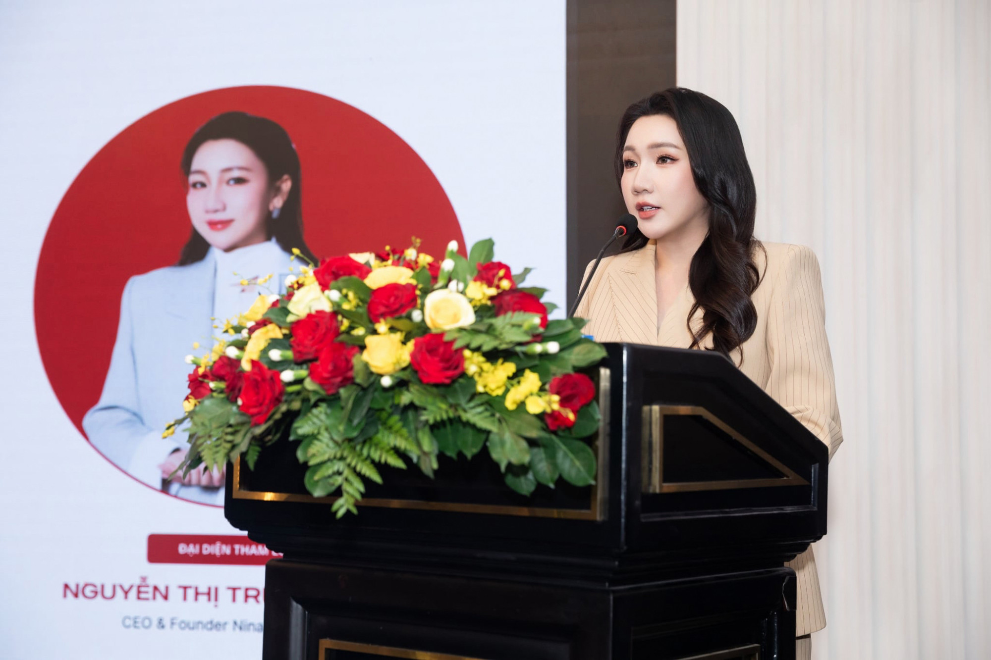 Bà Nguyễn Thị Trúc Phương – CEO &amp; Founder của Nina Ecom Cetner chia sẻ tại Hội nghị. Ảnh: Nhân vật cung cấp.