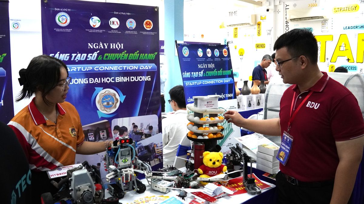 Nhiều sản phẩm nhận được sự quan tâm của khách tham quan