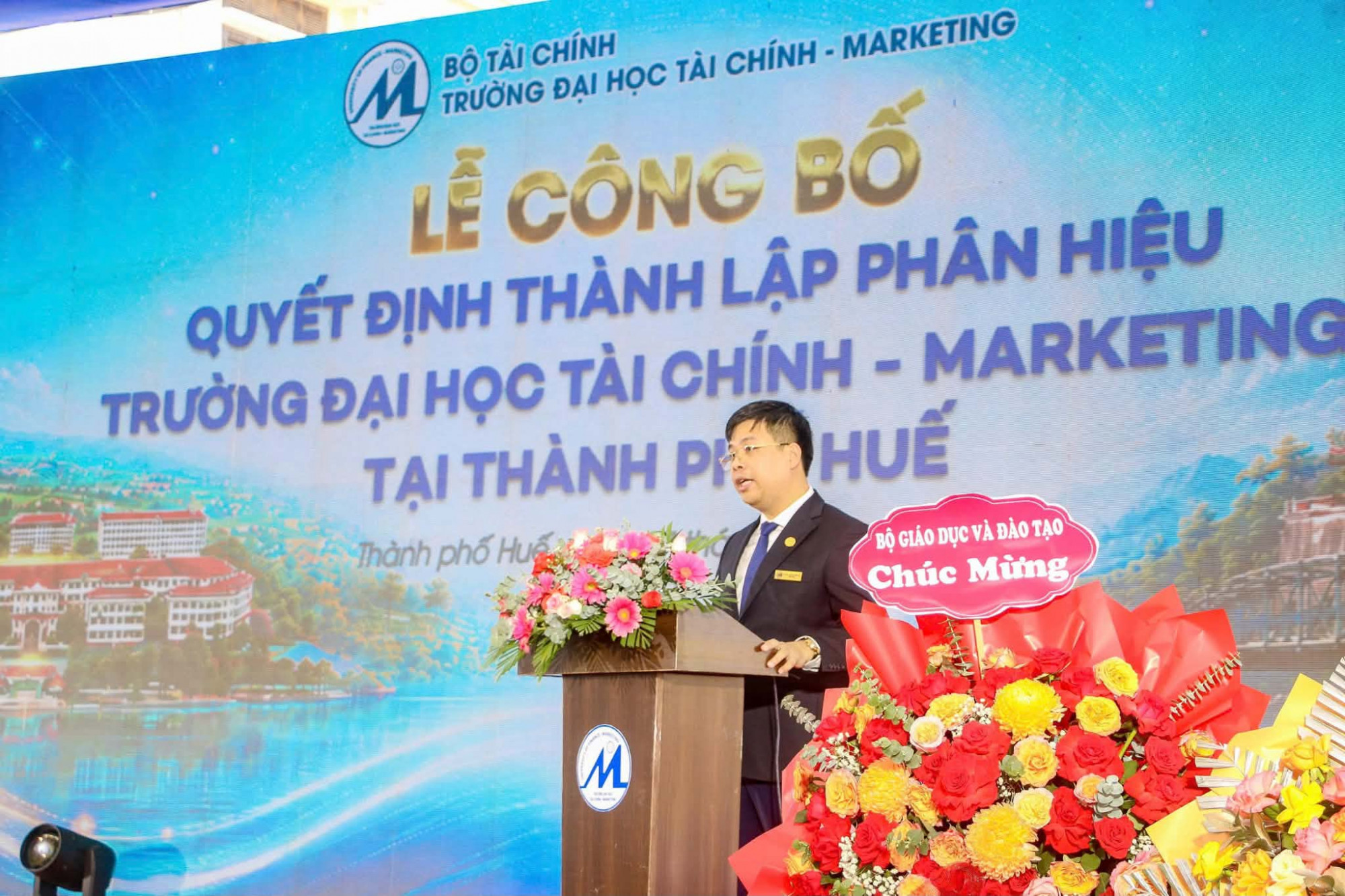 Phó giáo sư, tiến sĩ Phạm Tiến Đạt - Hiệu trưởng Trường đại học Tài chính - Marketing phát biểu tại lễ công bố quyết định thành lập phân hiệu của trường tại Huế.