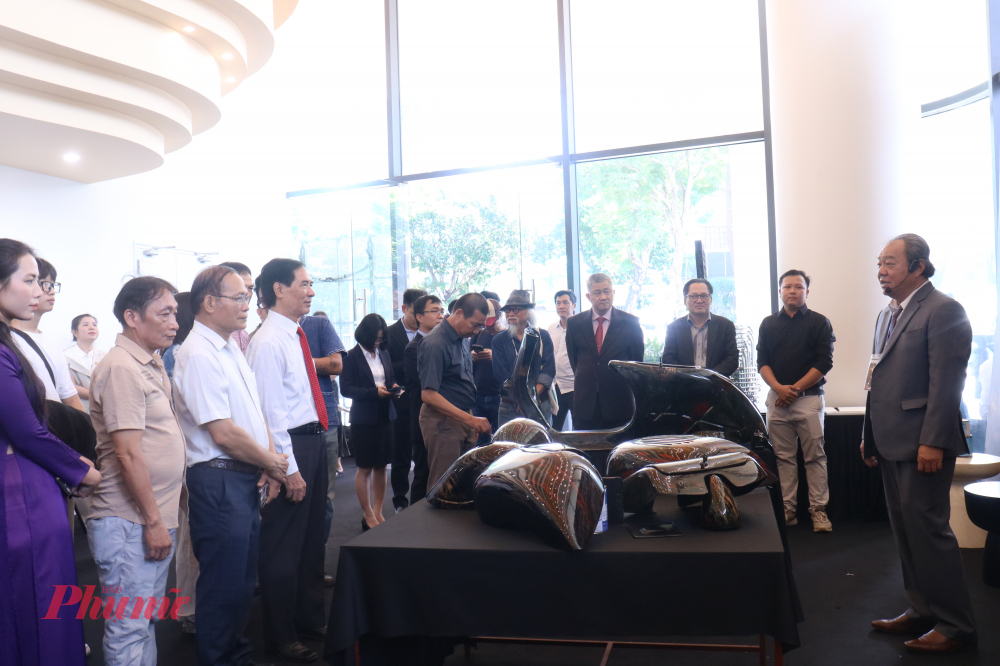 Kỷ nguyên di sản sơn mài hội họa Việt Nam: Đánh thức cội nguồn, khơi dậy mạch ngầm trăm năm quá trình sơn mài công nghiệp do sơn Hoa Việt nghiên cứu và phát triển, góp phần nâng tầm giá trị tinh hoa truyền thống Việt Nam