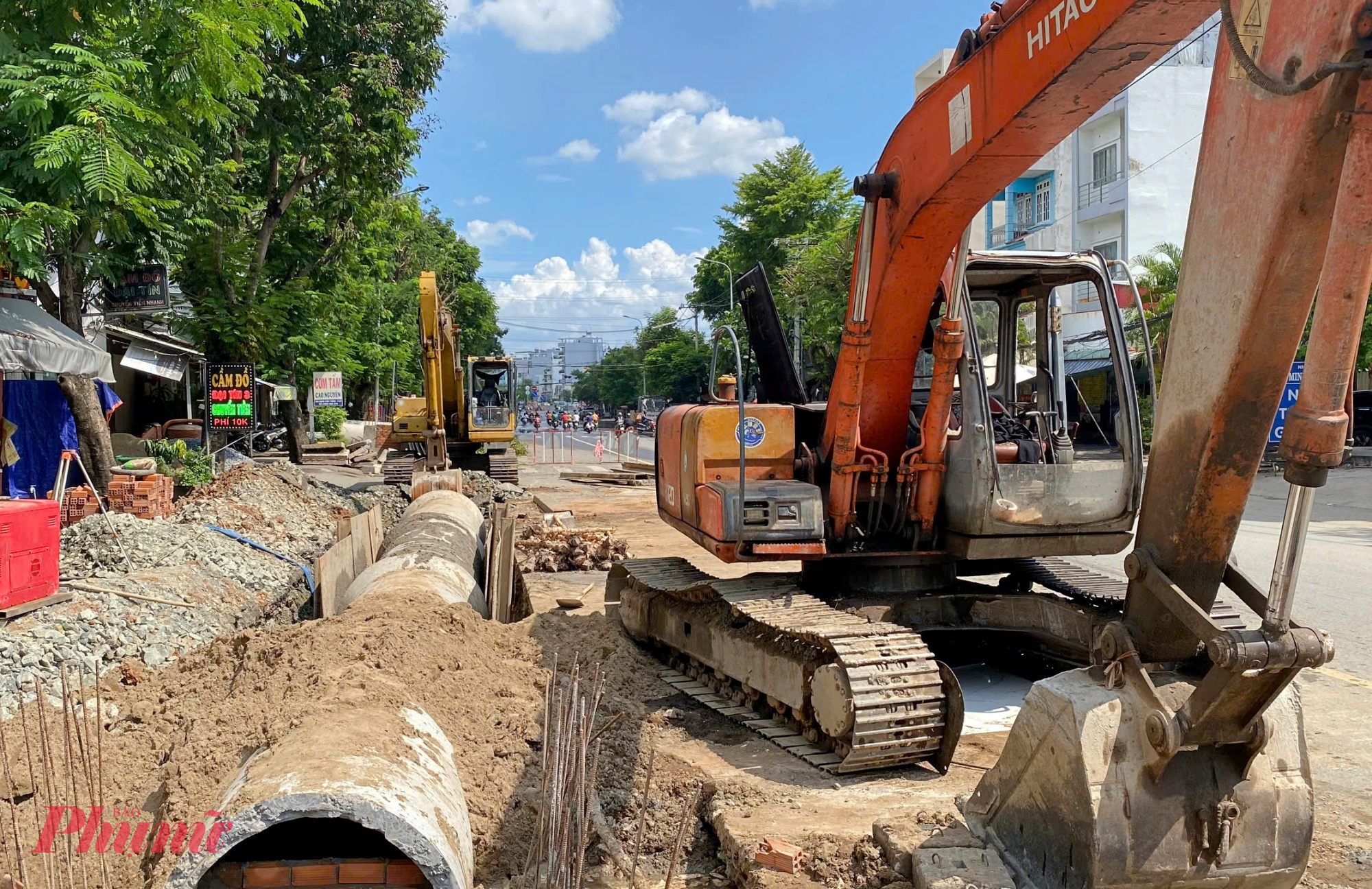 Đường Đặng Thùy Trâm đang được cải tạo, nâng cấp chống ngập - Ảnh: Nguyễn Văn