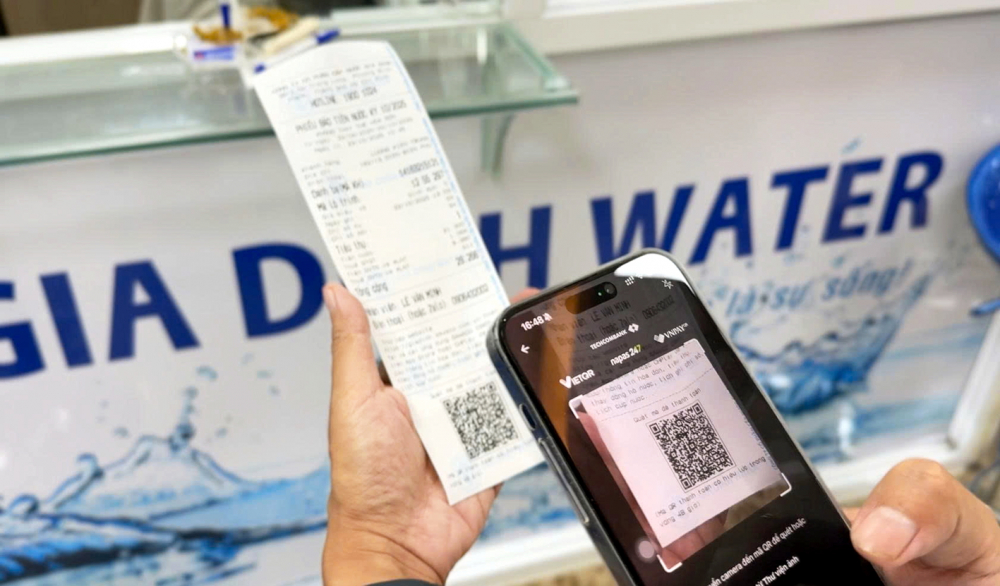 Mã QR được in trực tiếp trên giấy báo tiền nước giúp khách hàng thanh toán tiền nước nhanh chóng, thuận lợi