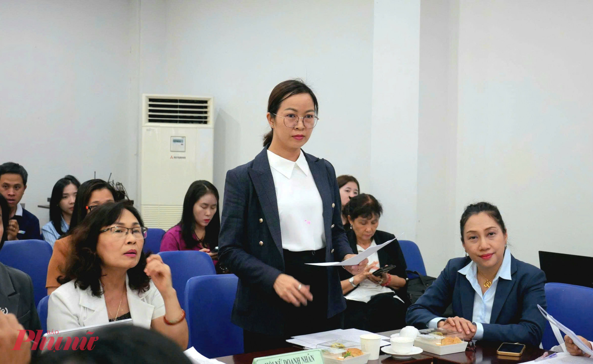 Cần cơ chế đặc thù bảo vệ phụ nữ, trẻ em trong Luật Đô thị đặc biệt Nữ doanh nhân phát biểu góp ý Dự thảo luật tại hội thảo