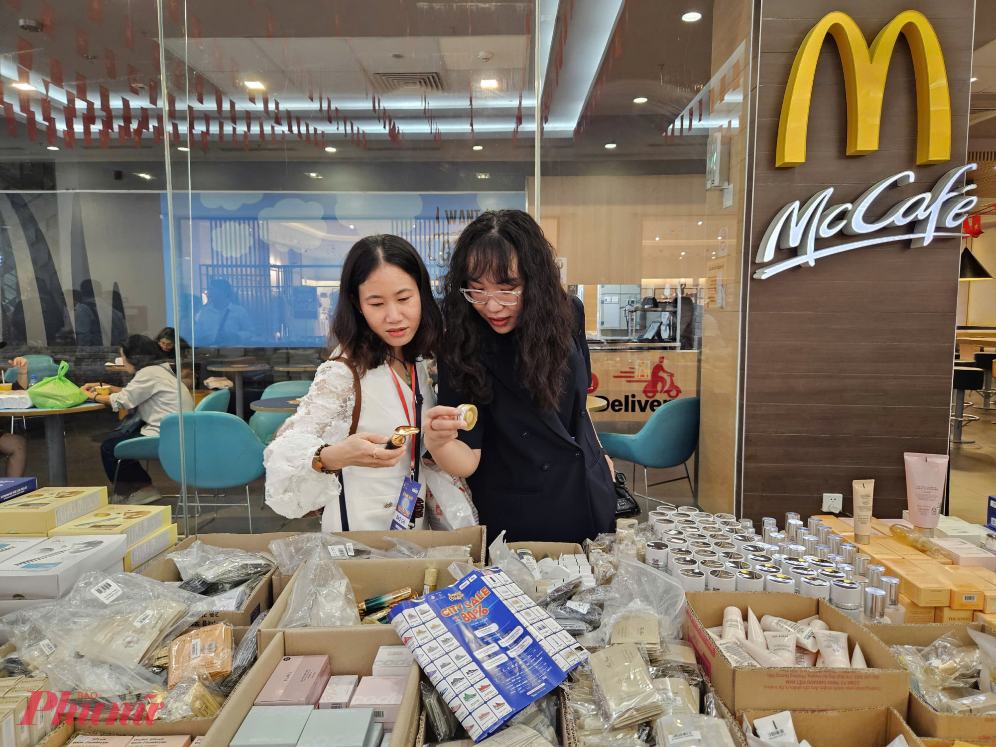 Người tiêu dùng mua sắm thận trọng hơn 