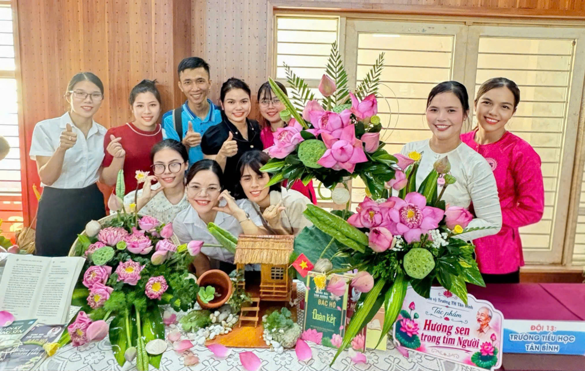 Các đội thi đã có sự đầu tư trong từng tác phẩm, truyền tải thông điệp về lòng biết ơn, tinh thần đoàn kết, ý chí học tập và làm theo gương Bác trong cuộc sống hằng ngày - Ảnh: T.Thủy