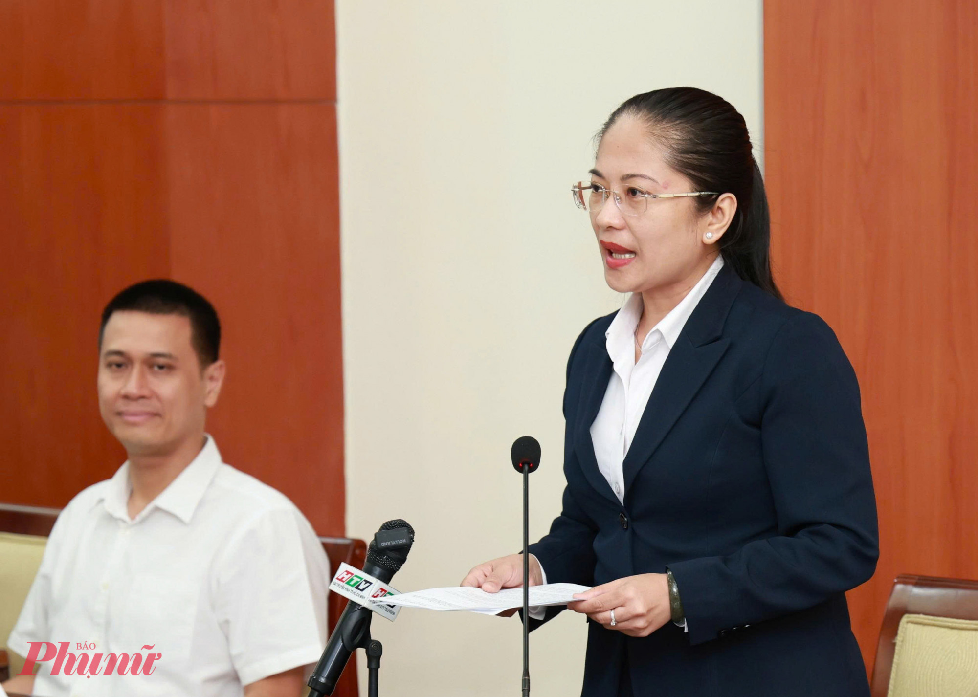TPHCM: Bộ máy tinh gọn, phục vụ người dân hiệu quả hơn Đại diện các địa phương đóng góp ý kiến về những khó khăn, vướng mắc sau 1 năm vận hành mô hình chính quyền địa phương 2 cấp - Ảnh: Thanh Tâm