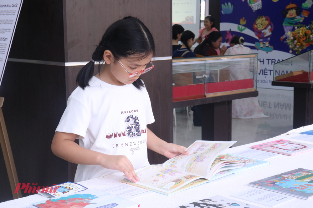 Lễ hội vừa là dịp cho các em nhỏ vui cùng sách, vừa là cơ hội gắn kết tình cảm gia đình
