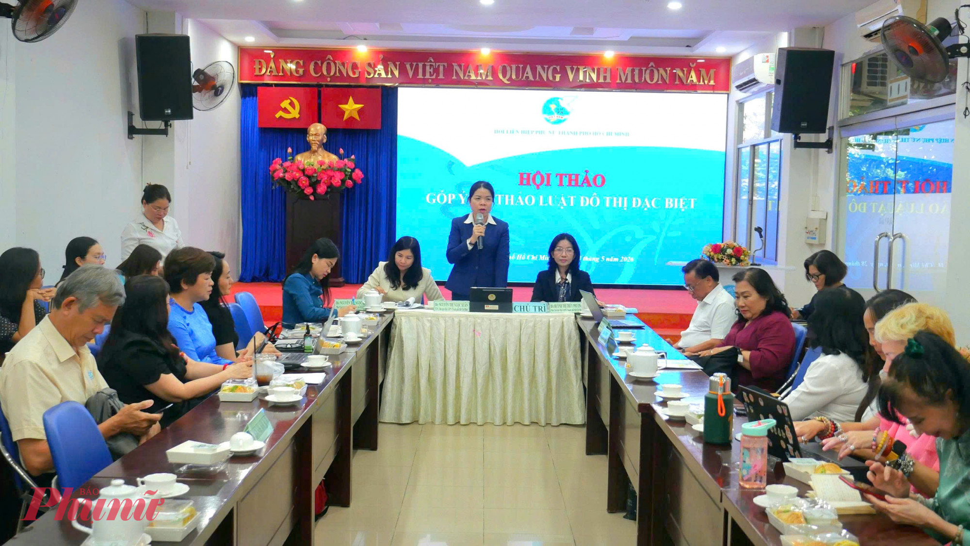 Cần cơ chế đặc thù bảo vệ phụ nữ, trẻ em trong Luật Đô thị đặc biệt Bà Nguyễn Thị Ngọc Xuân – Thành ủy viên, Chủ tịch Hội LHPN TPHCM - phát biểu tại hội thảo