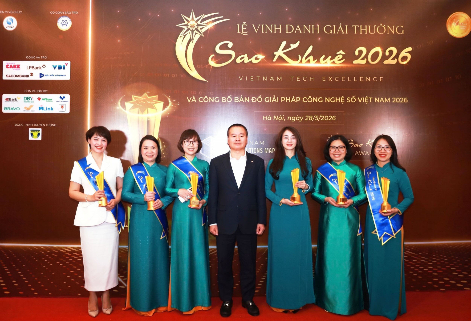 Đại diện một số đơn vị BIDV tại lễ trao giải Sao Khuê 2026 - Ảnh: BIDV