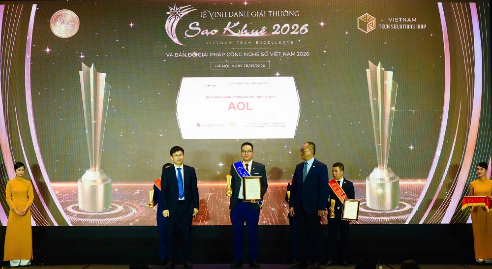 Agribank được vinh danh 2 giải thưởng Sao Khuê 2026 với hai giải pháp công nghệ số tiêu biểu Đại diện Agribank nhận Giải thưởng Sao Khuê 2026 cho Giải pháp “Hệ thống quản lý khoản vay trực tuyến - Agribank Online Lending - Ảnh: Agribank
