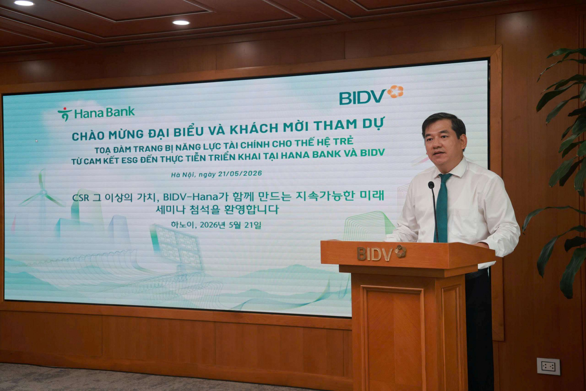 Ông Đặng Văn Tuyên - Ủy viên HĐQT BIDV phát biểu khai mạc tọa đàm - Ảnh: BIDV