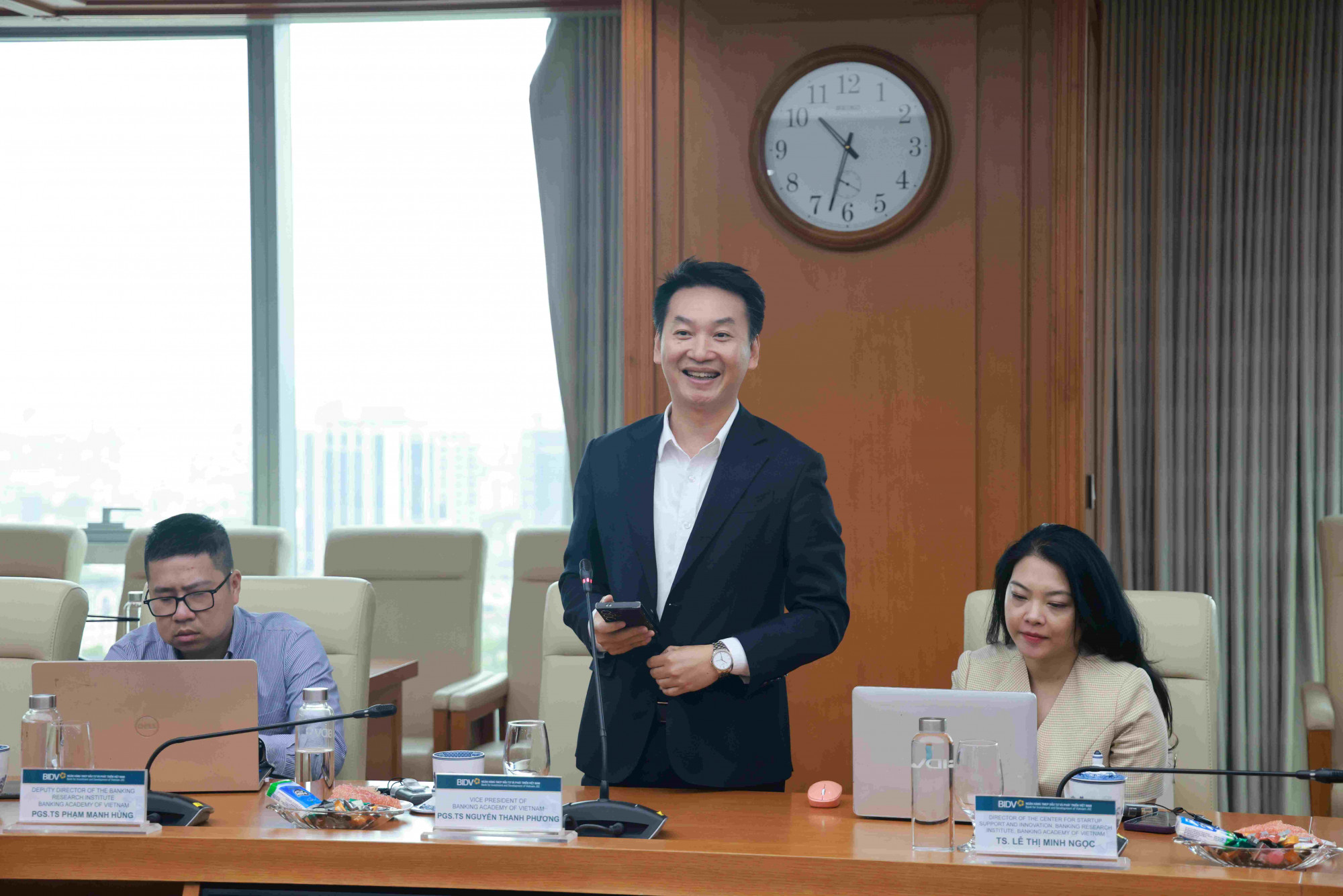 PGS. TS. Nguyễn Thanh Phương - Phó giám đốc Học viện Ngân hàng chia sẻ tại tọa đàm - Ảnh: BIDV