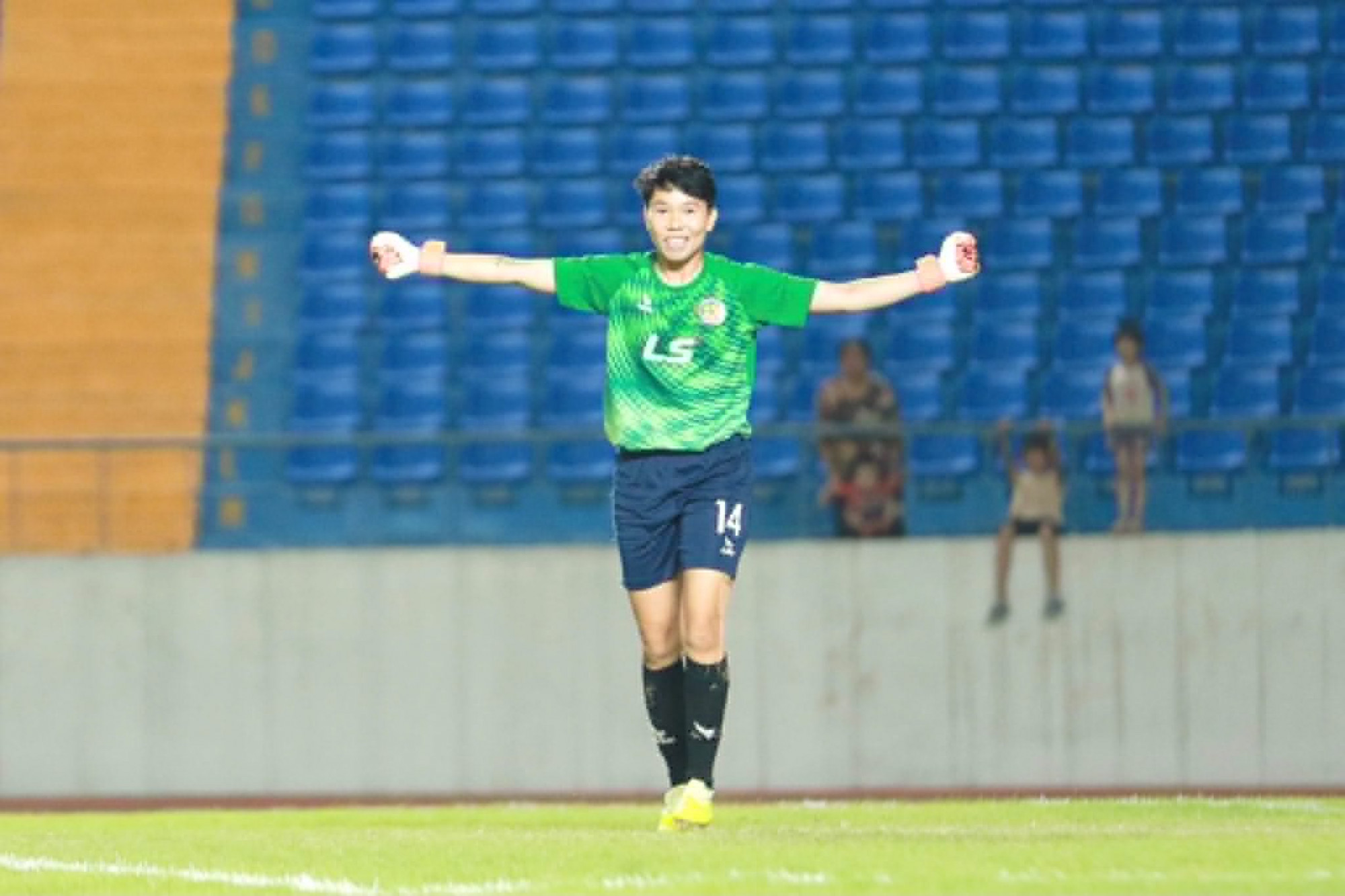 Tiền đạo Huỳnh Như và thủ mon Kim Thanh, hai cự binh góp phàn quan trọng đem lại danh hiệu vô điich Cúp quốc 2026 cho CLB TP.HCM