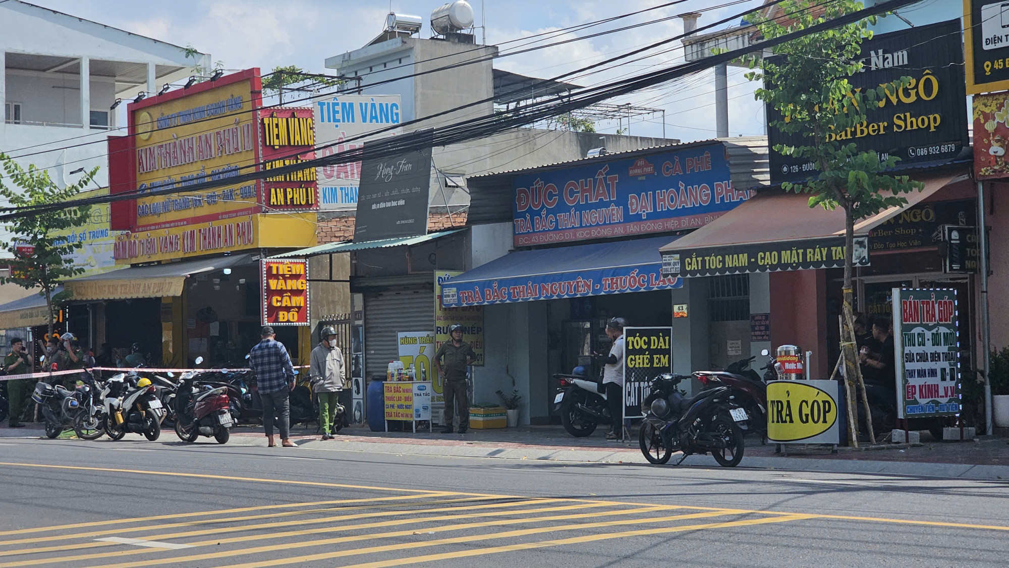 Tiệm vàng nơi xảy ra vụ cướp. Ảnh: A.X.