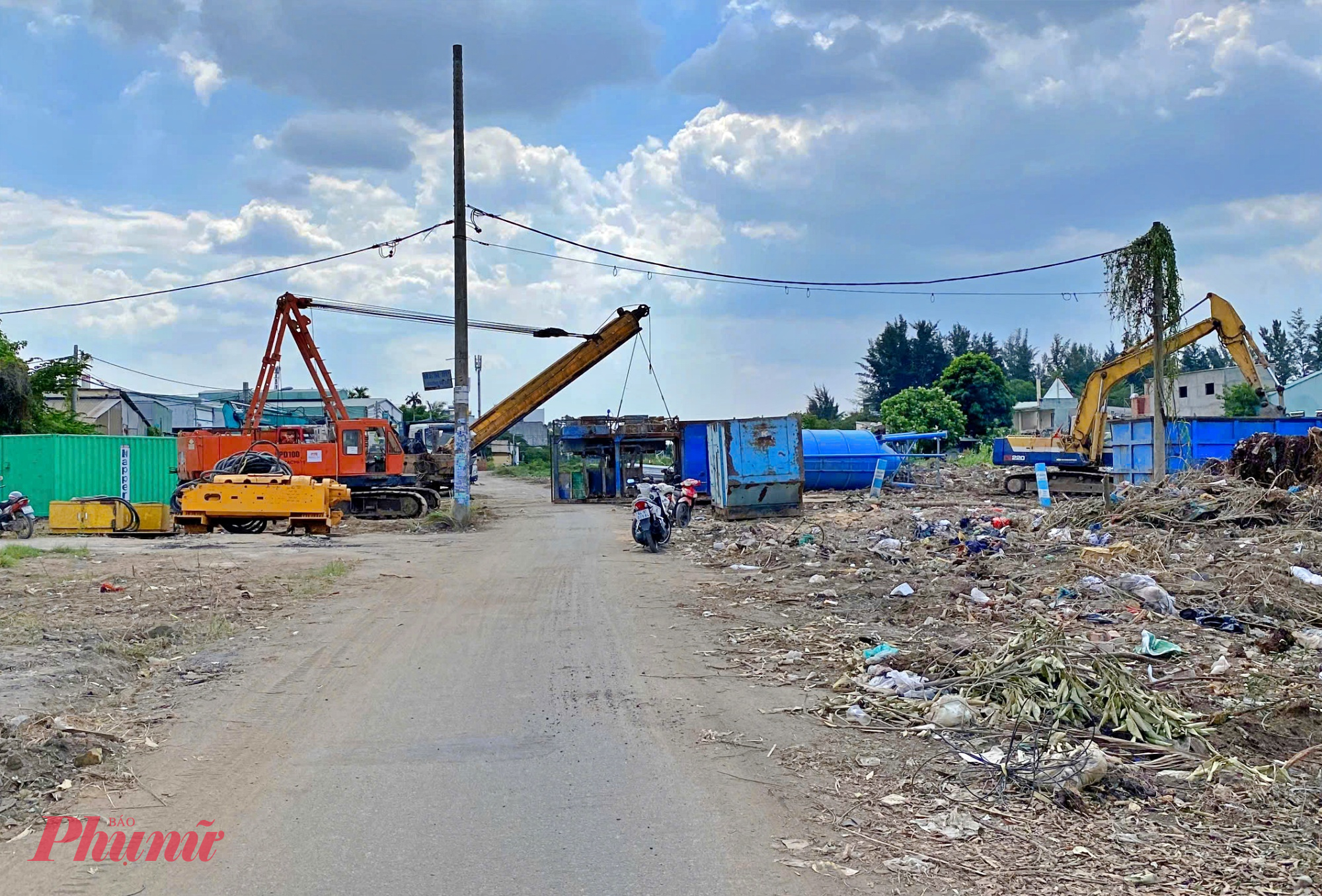 Máy móc thi công đoạn 3 Vành đai 2 - Ảnh: Nguyễn Văn