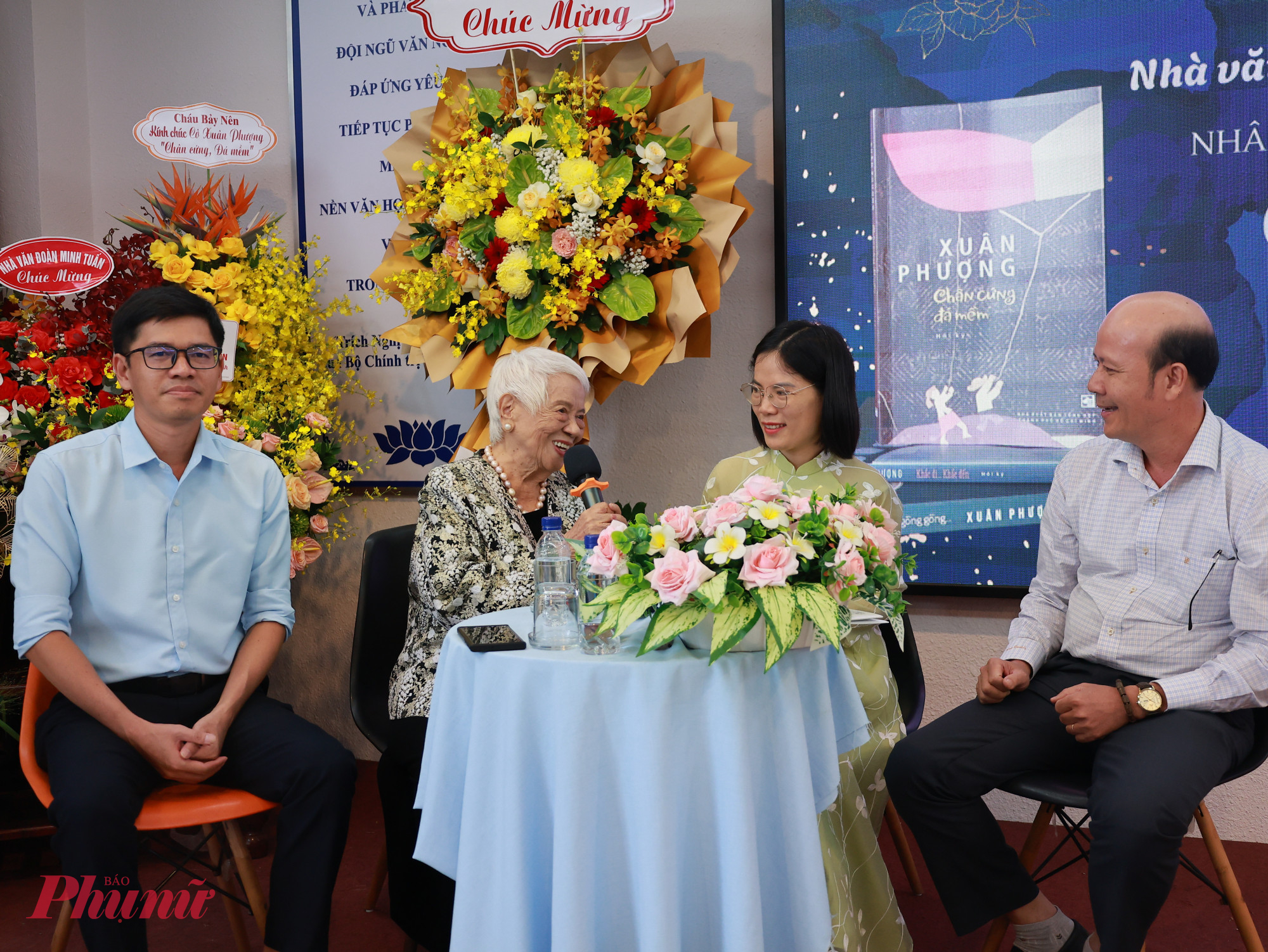 Buổi giao lưu diễn ra trong không khí ấm áp và thân mật