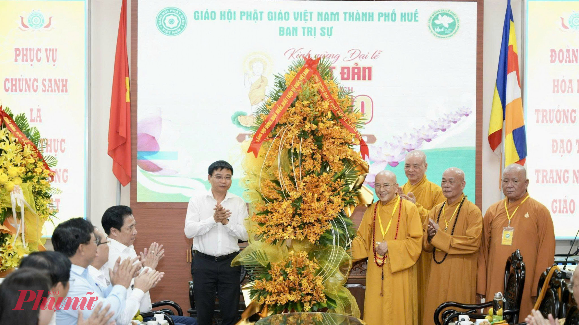 Phó Thủ tướng Chính phủ Nguyễn Văn Thắng cùng đoàn công tác đến thăm, chúc mừng Ban Trị sự Giáo hội Phật giáo Việt Nam (GHPGVN) thành phố Huế