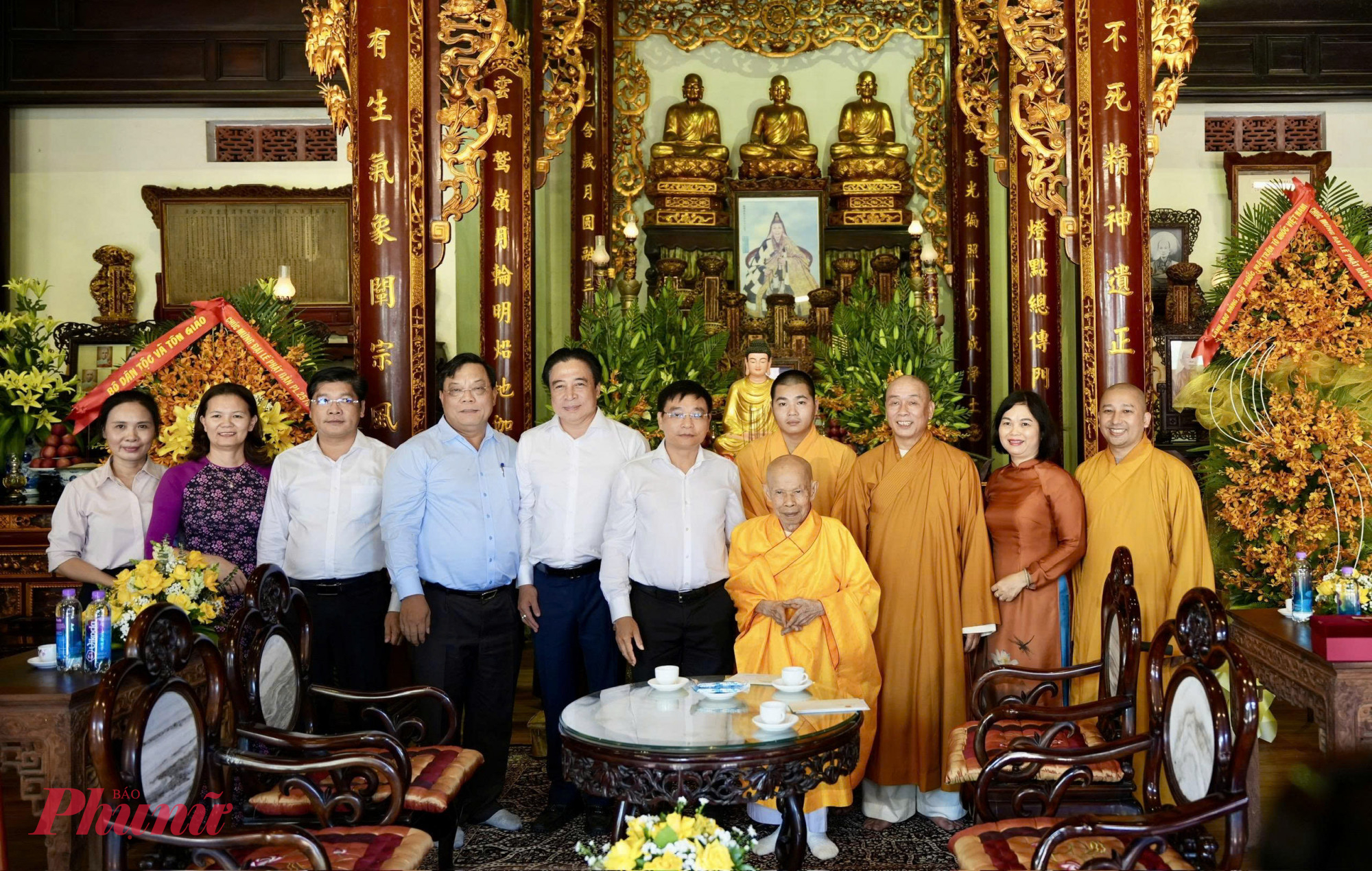 Phó Thủ tướng Chính phủ Nguyễn Văn Thắng cùng đoàn công tác thăm các Hòa thượng tại Tổ đình Tường Vân