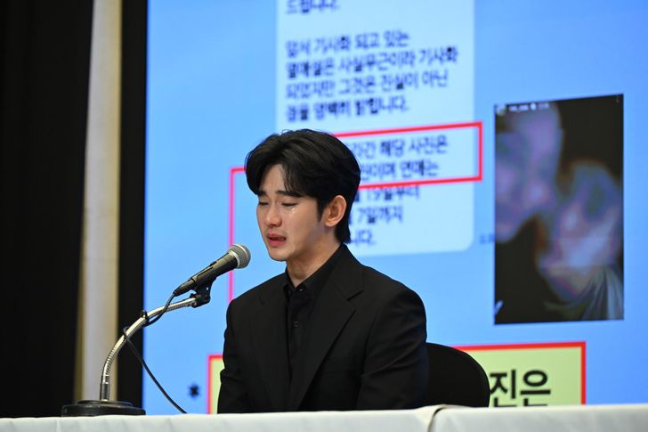 Nam diễn viên Kim Soo-hyun phát biểu tại buổi họp báo ở Seoul, ngày 31 tháng 3 năm 2025. Ảnh: Korea Times.