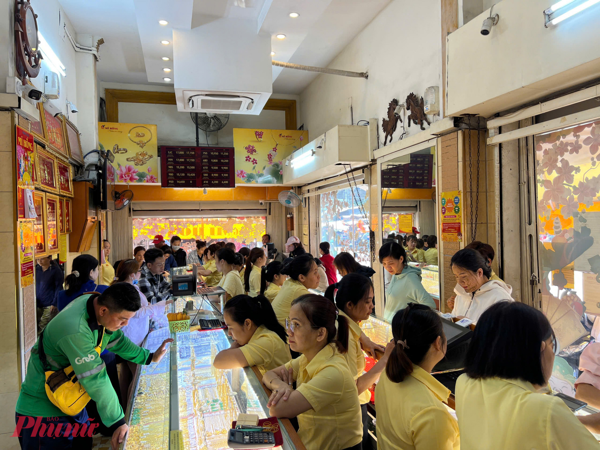 Những ngày qua, giá vàng trồi sụt thất thường - Ảnh: Quốc Thái