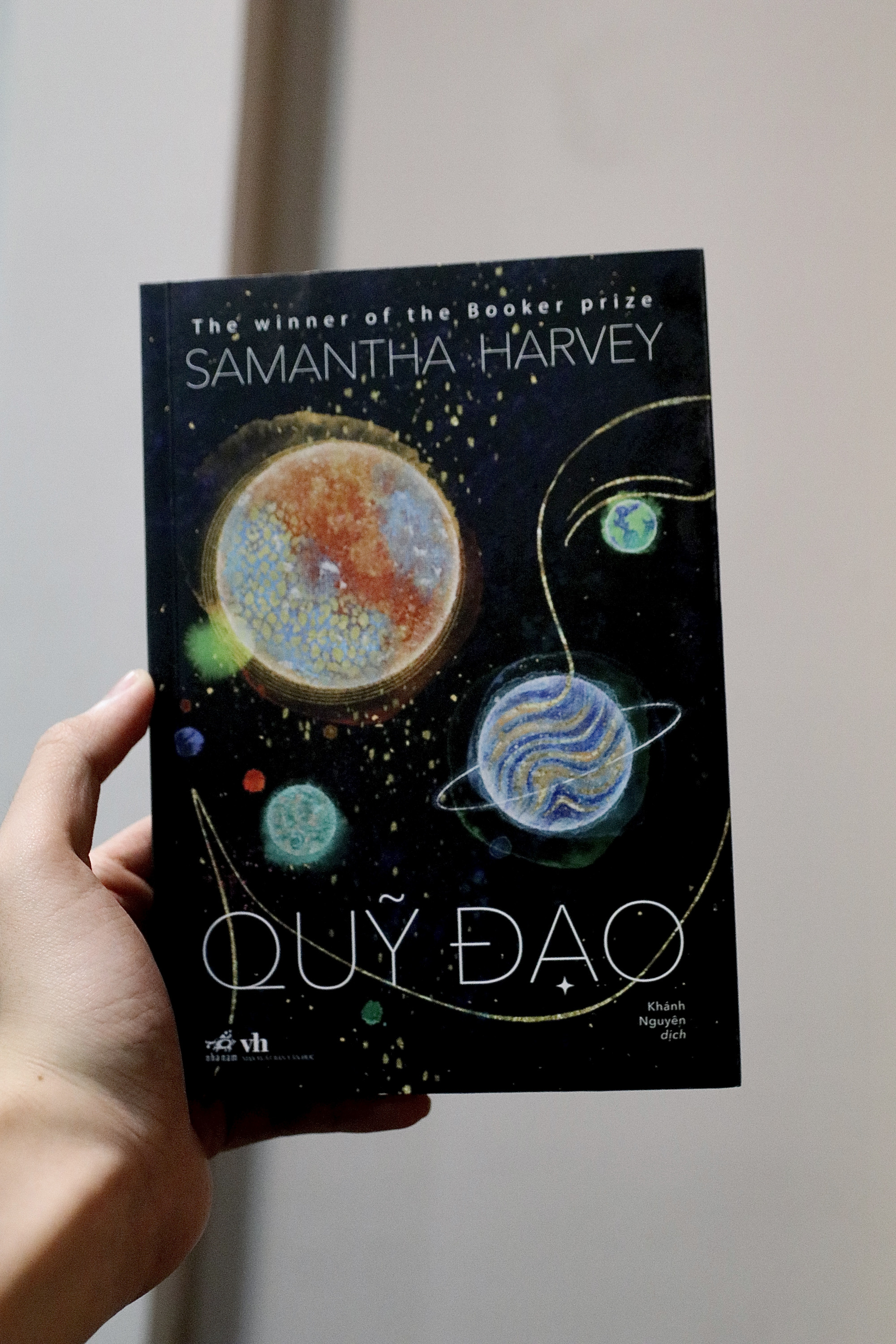 Trong Quỹ đạo, tất cả mọi người và cả hư không đều trở thành trung tâm của câu chuyện