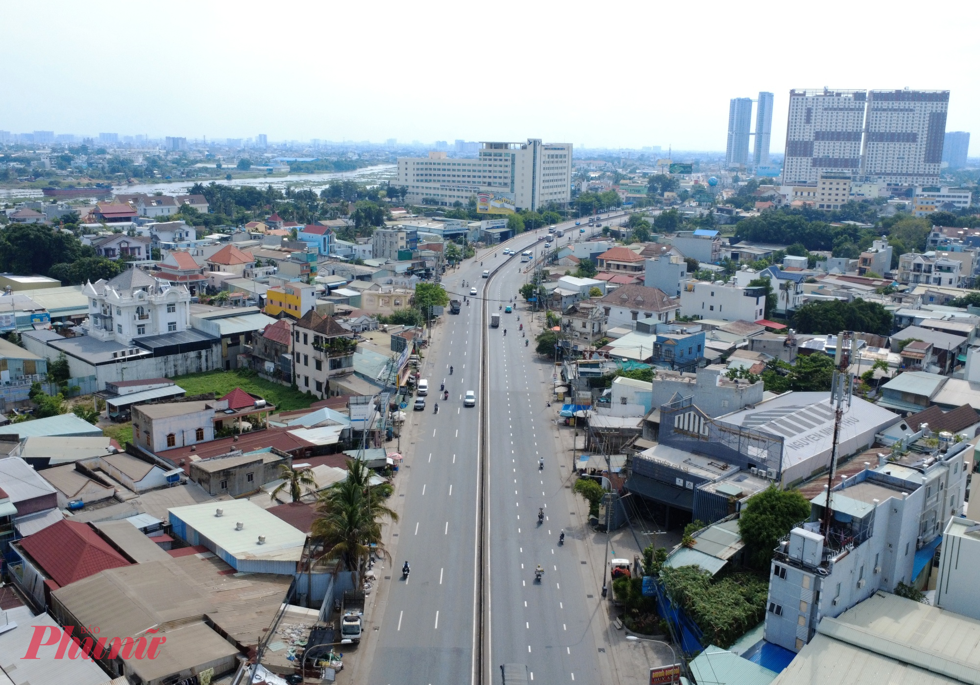 Đường ven sông Sài Gòn sẽ kết nối với Quốc lộ 13 hiện hữu đang triển khai mở rộng - Ảnh: Nguyễn Văn