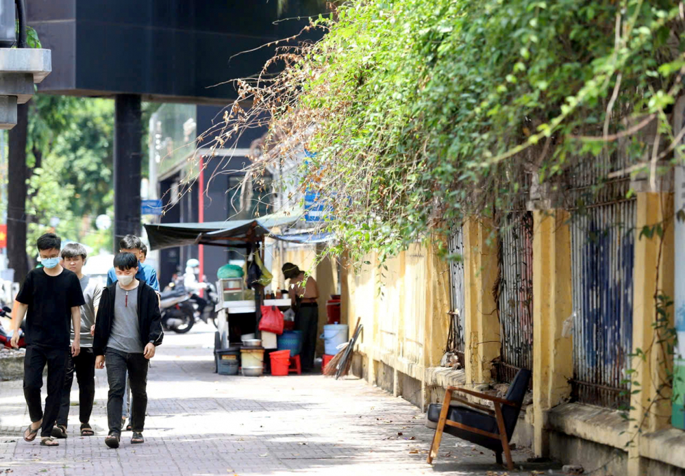 Vỉa hè đường Lê Thánh Tôn, phường Sài Gòn thông thoáng hơn sau đợt ra quân lập lại trật tự đô thị giữa tháng 5/2026
