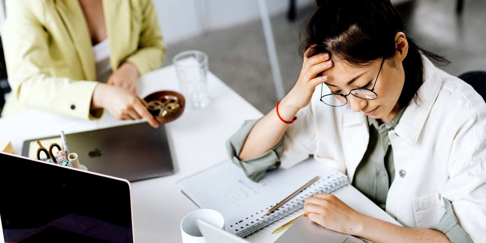 Giữa thời đại AI, người lao động cảm thấy kiệt sức do quá tải về khối lượng công việc và tình trạng mất dần động lực sáng tạo - Nguồn ảnh: Pexels