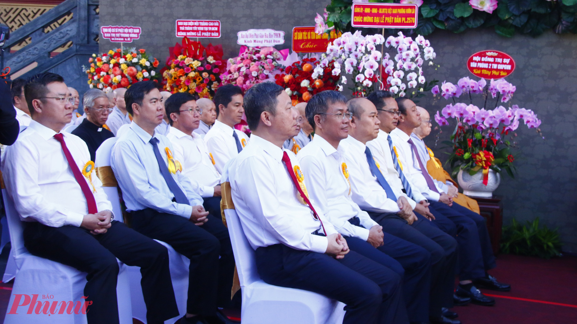Về phía lãnh đạo TPHCM có ông Dương Anh Đức -  Ủy viên Ban Thường vụ Thành ủy, Trưởng Ban Tuyên giáo và Dân vận Thành ủy TPHCM; Huỳnh Thanh Nhân, Phó Chủ tịch HĐND TPHCM; Trần Văn Bảy, Phó Chủ tịch UBND TPHCM; Phạm Minh Tuấn, Phó chủ tịch Ủy ban MTTQ Việt Nam TPHCM; Nguyễn Văn Đồng, Giám đốc Sở Dân tộc và Tôn giáo TPHCM, lãnh đạo địa phương và có đông đảo chư tôn đức tăng ni, phật tử và đông đảo người dân.