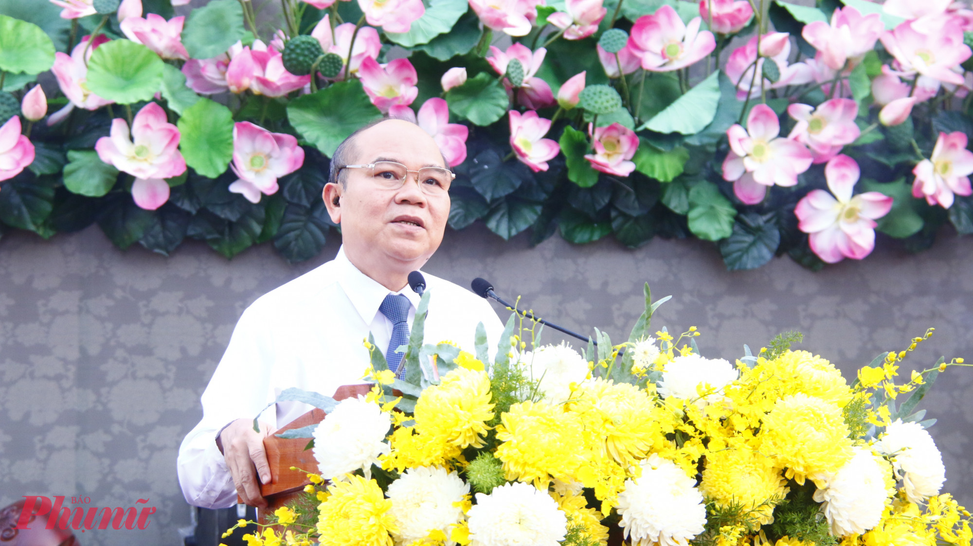 Ông Trần Văn Bảy  -  Phó chủ tịch UBND TPHCMđánh giá cao sự đóng góp của Giáo hội Phật giáo Việt Nam thành phố