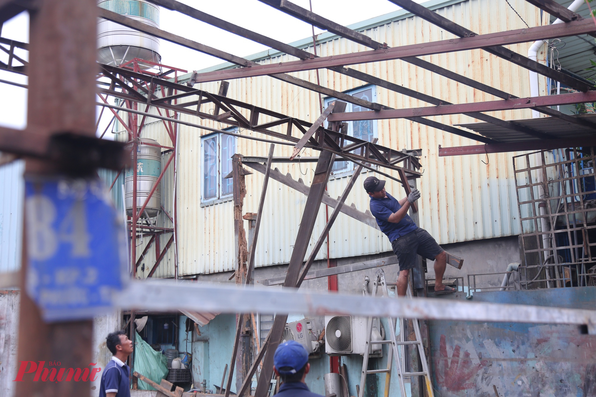 Nhiều gia đình cho biết dù còn không ít lưu luyến với nơi ở gắn bó nhiều năm, nhưng đều đồng thuận bàn giao mặt bằng để dự án sớm được triển khai, góp phần cải thiện tình trạng ùn tắc giao thông trên Quốc lộ 13.
