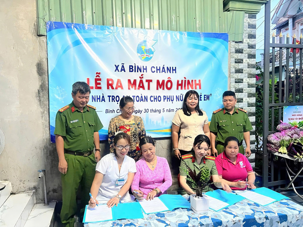 Chi hội Phụ nữ Công an xã, Chi hội Phụ nữ Cụm 6, Trạm Y tế xã và chủ nhà trọ đã ký kết chương trình phối hợp nhằm triển khai hiệu quả các hoạt động của mô hình 