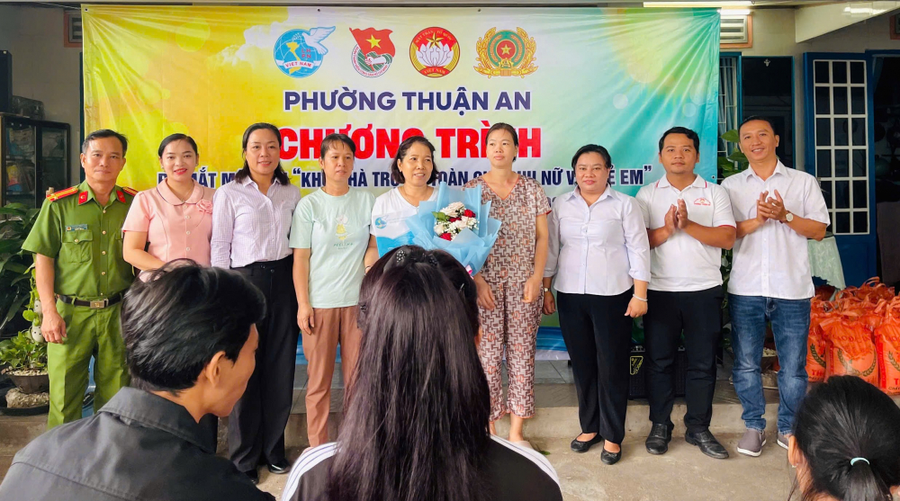 công bố quyết định thành lập mô hình “Khu nhà trọ an toàn cho phụ nữ và trẻ em” tại khu phố Hưng Lộc; đồng thời ra mắt Ban Điều hành mô hình do bà Phan Thị Thúy Kiều làm Chủ nhiệm