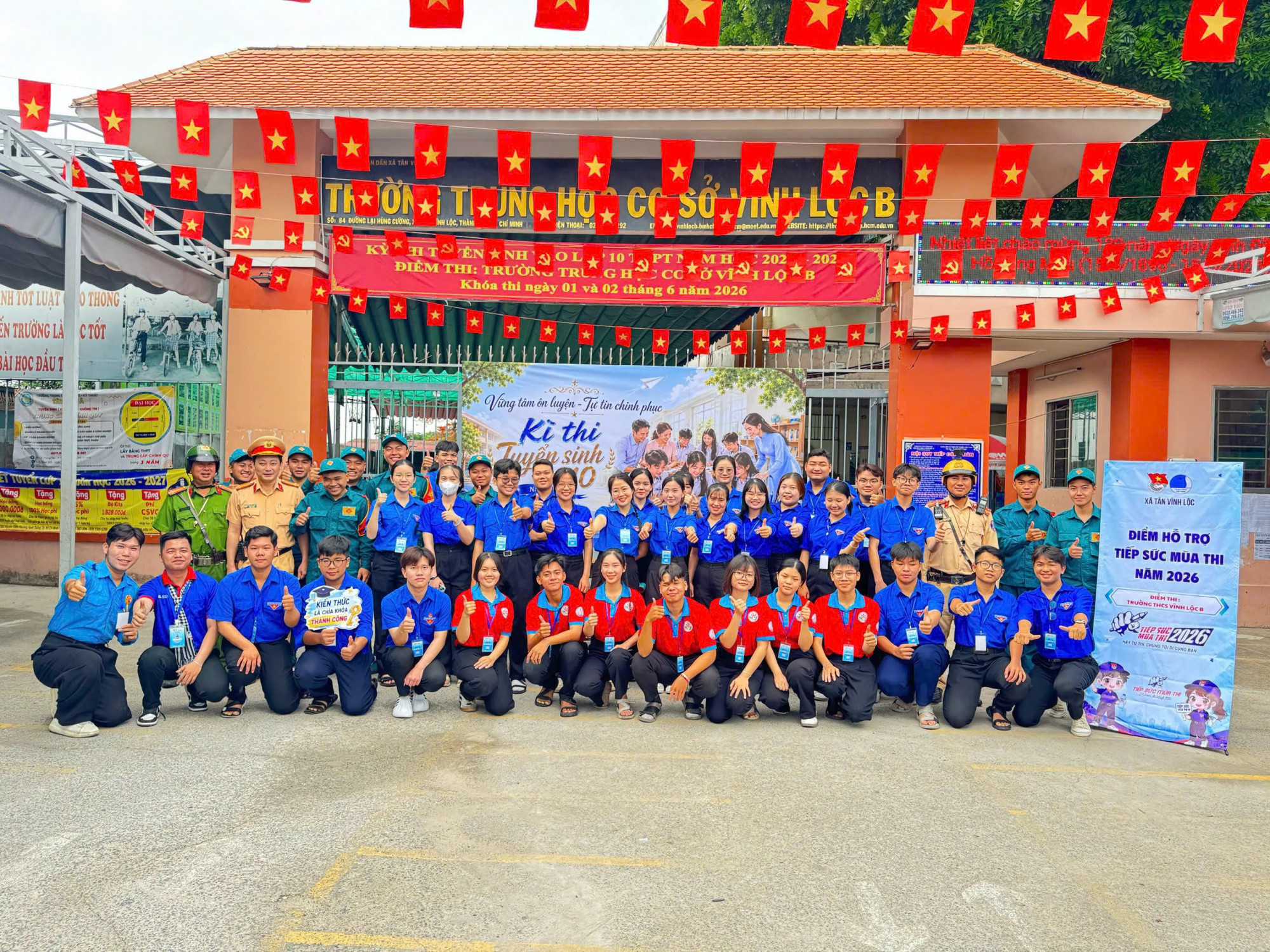 Điểm tiếp sức mùa thi. Ảnh: CSGT