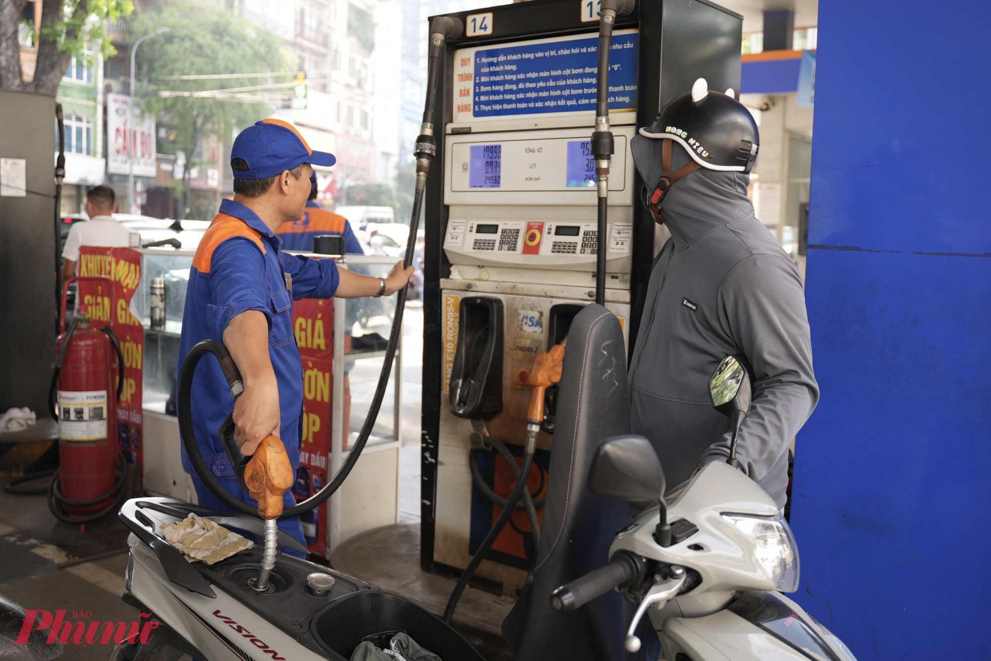 Anh Văn Đức chia sẻ “Tôi đã thử dùng xăng E10 và thấy xe vận hành hoàn toàn bình thường. Xe máy không thấy xuất hiện hiện tượng lạ sau khi đổ xăng và chạy thử.