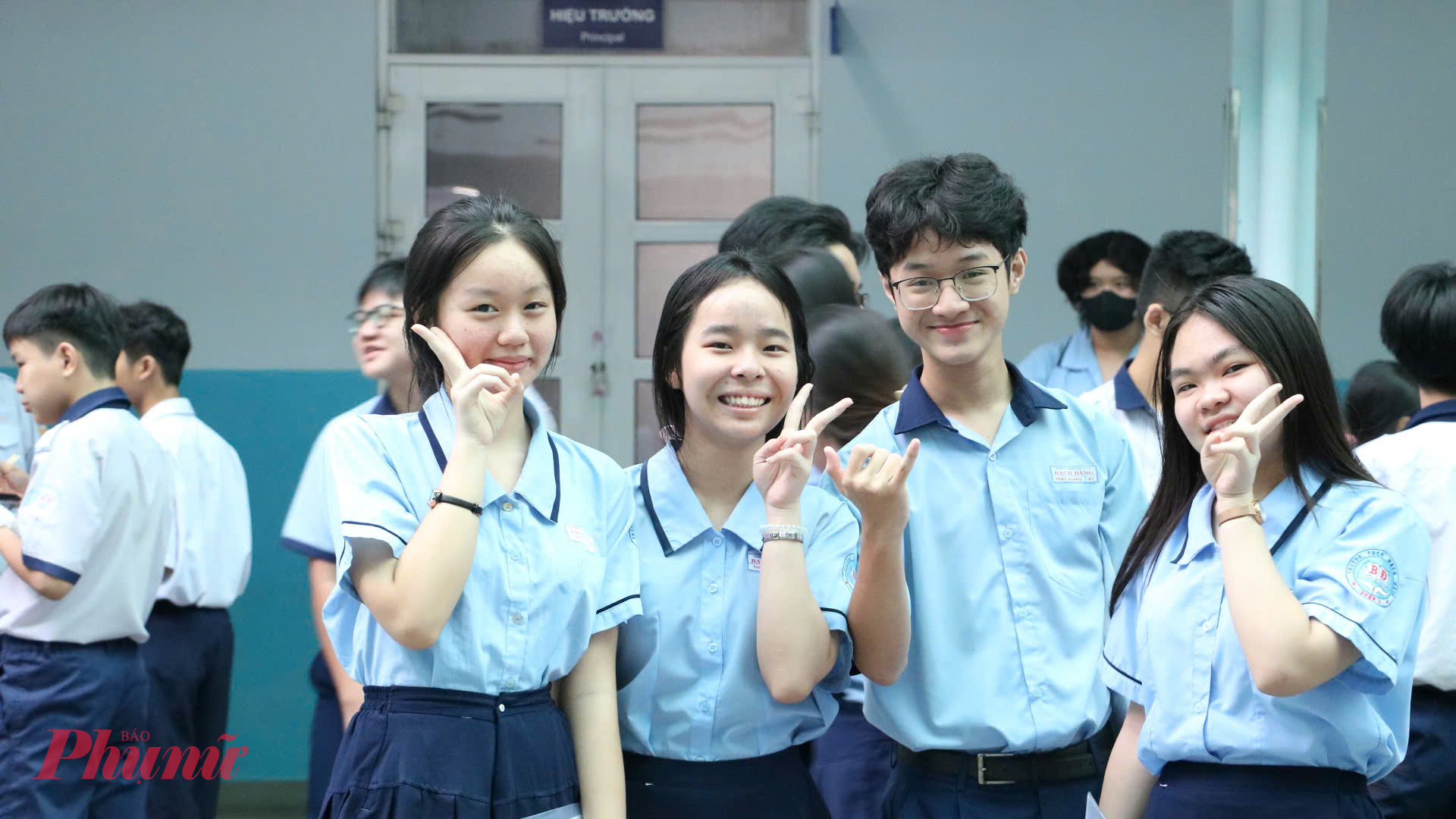 Các thí sinh tự tin bước vào ngày thi đầu tiên - Ảnh: Trang Thư