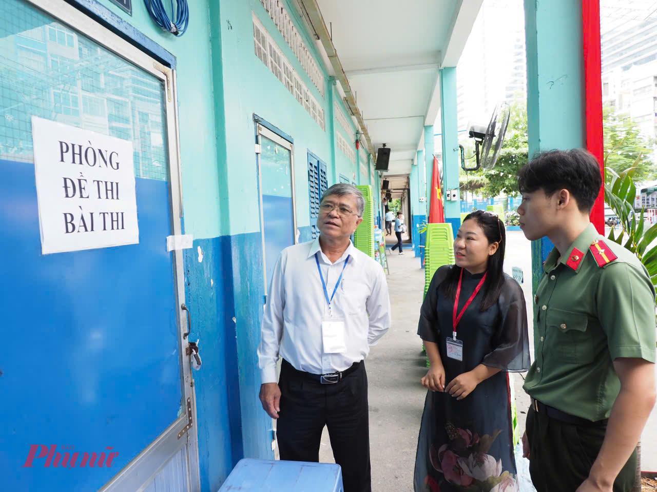Kiểm tra công tác bảo quản đề thi - Ảnh: Trang Thư