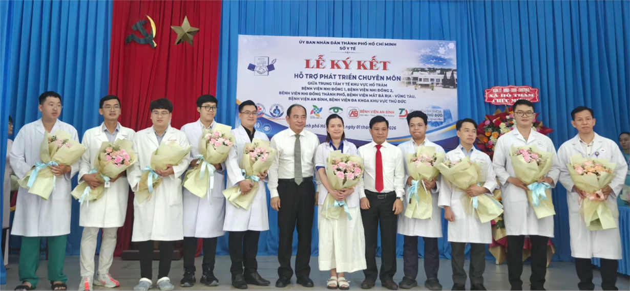 10 bác sĩ, điều dưỡng của Bệnh viện Nhi đồng 1, BV An Bình, BV Đa khoa Khu vực Thủ Đức, BV Mắt Bà Rịa - Vũng Tàu chính thức nhận nhiệm vụ luân phiên công tác tại Trung tâm y tế khu vực Hồ Tràm 